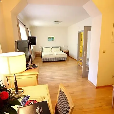 Carinthia Stadthotel 4*
