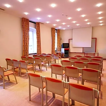 ホテル Carinthia Stadthotel クラーゲンフルト