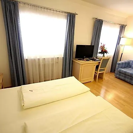 Carinthia Stadthotel ホテル