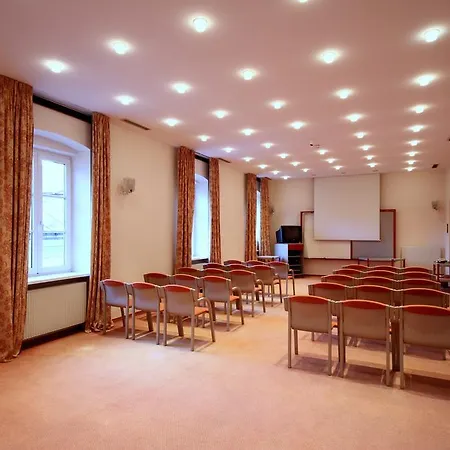 فندق Carinthia Stadthotel 4*